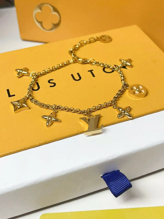 Designer Bracelet Women Vintage Letter Leather Clover Bracelet 925 Silver Plated Cuban Charm Bracelet Accessories Louise Bracelet Birthday Gift