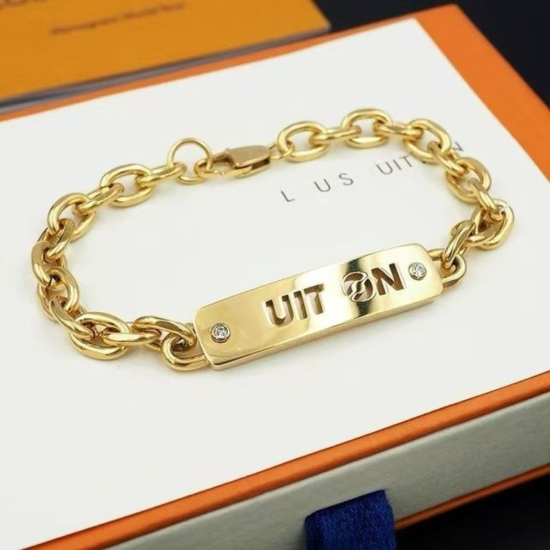Designer Bracelet Women Vintage Letter Leather Clover Bracelet 925 Silver Plated Cuban Charm Bracelet Accessories Louise Bracelet Birthday Gift
